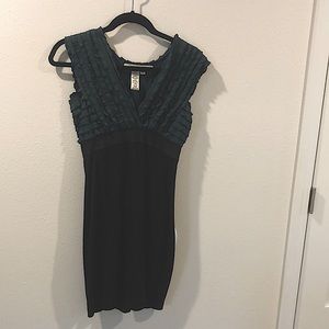 MAX STUDIO V neck, sleeveless, forest green ruffle top. Stretchy & super cute!!